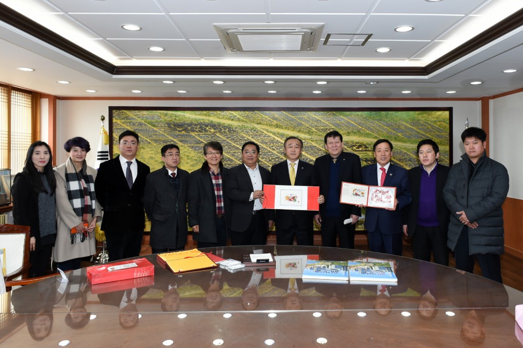 1. 중국 국란그룹 회장단 경주 방문(왼쪽 7번째, 최양식 경주시장, 6번째 꾸어쭁화 국란그룹 회장, 8섯번째 순찌엔치아오 중국 천진 하북구 인민정부 주임)