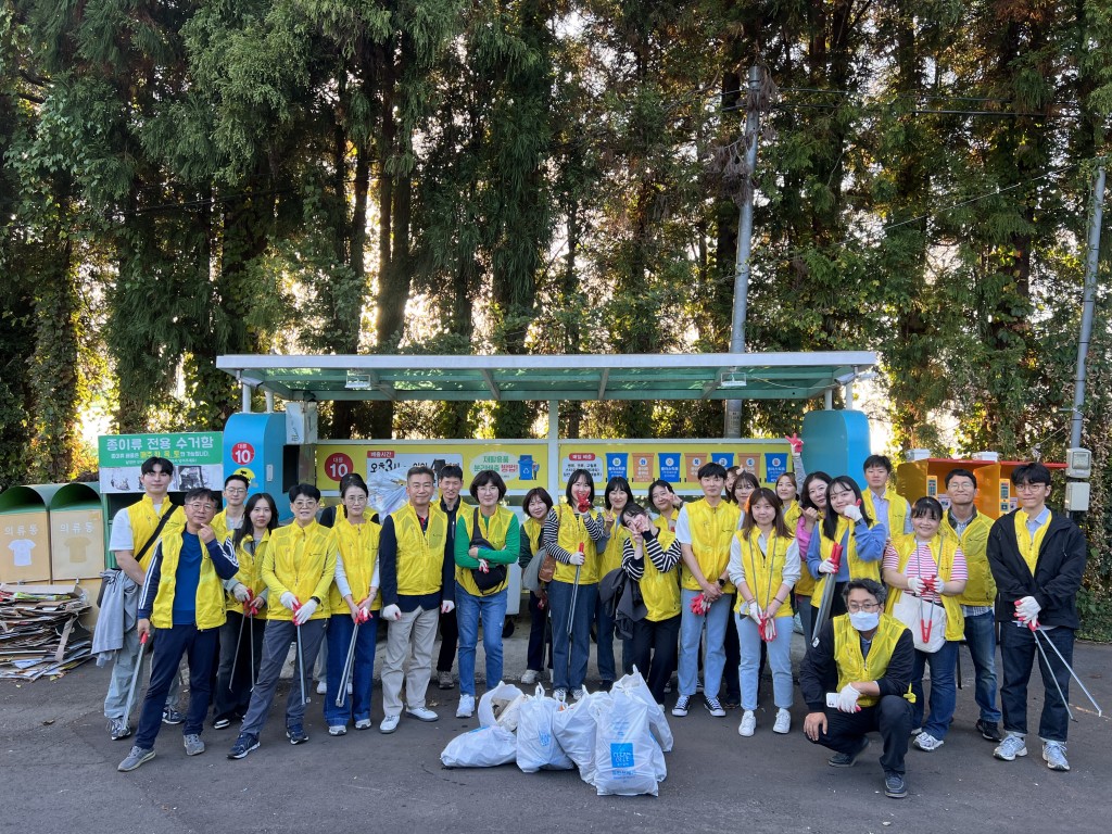 [보도사진] 공무원연금공단, 올레길 7-1코스 환경정화